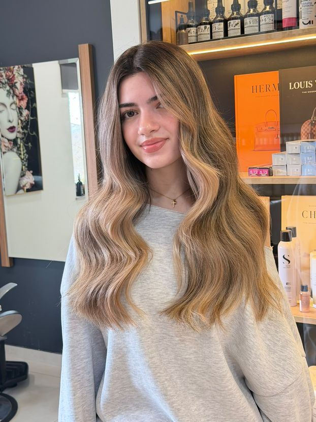 Balayage na dugoj kosi — rad frizerskog salona Gaga